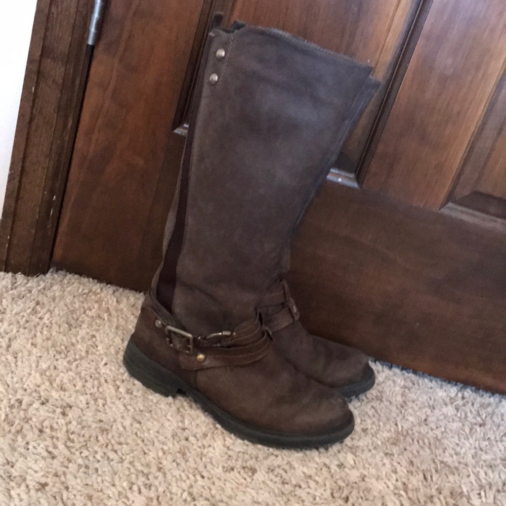 Super cute brown boots! ❤️